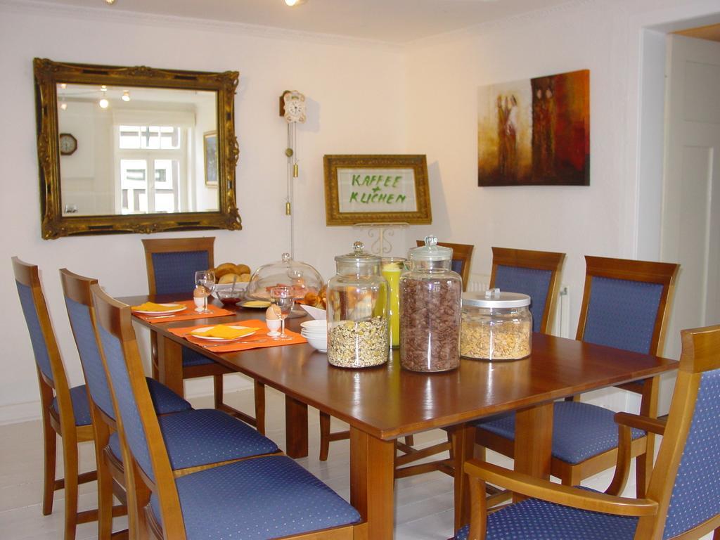 Robert's Bed&Breakfast Helmarshausen Exterior foto