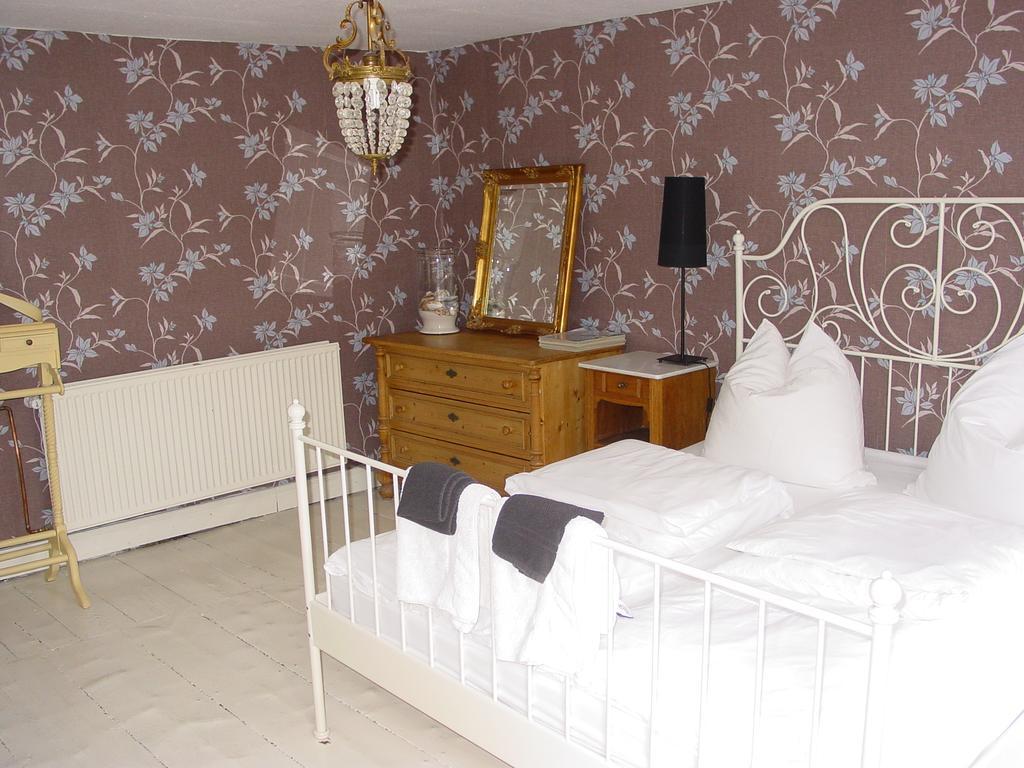 Robert's Bed&Breakfast Helmarshausen Exterior foto