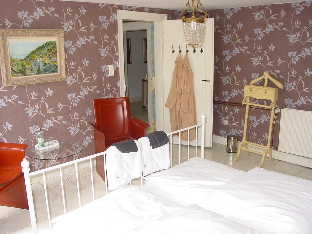 Robert's Bed&Breakfast Helmarshausen Exterior foto