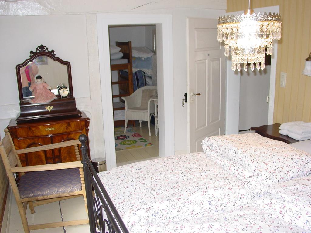 Robert's Bed&Breakfast Helmarshausen Exterior foto