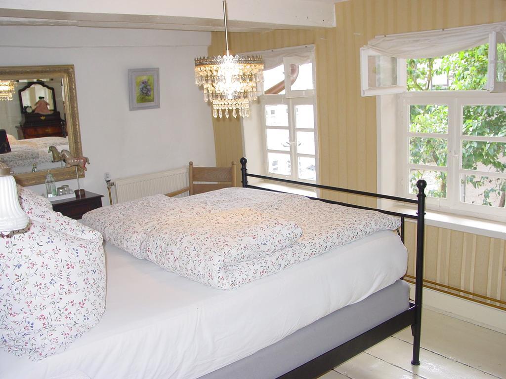 Robert's Bed&Breakfast Helmarshausen Exterior foto