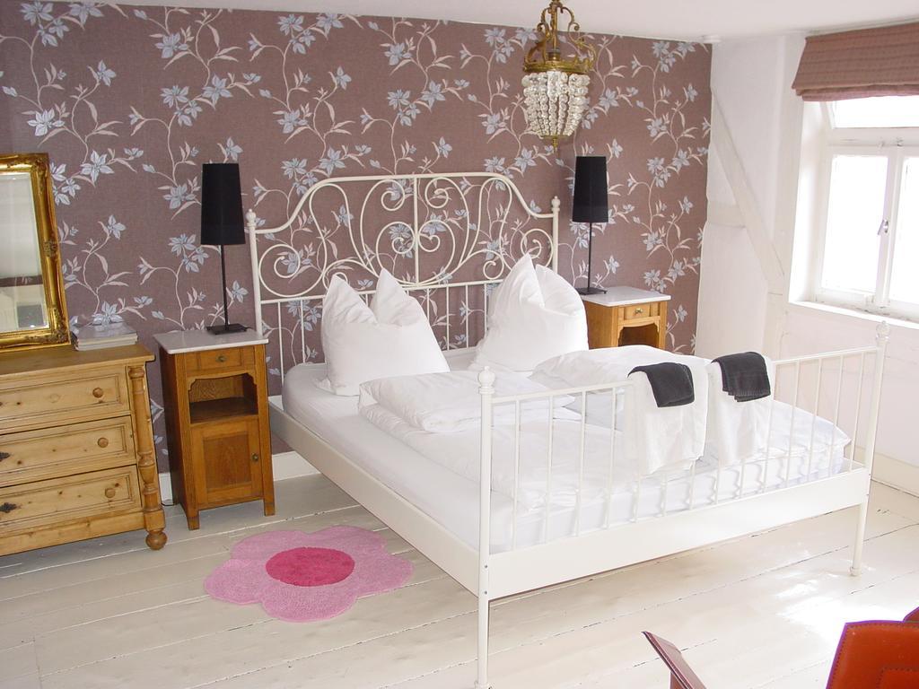 Robert's Bed&Breakfast Helmarshausen Exterior foto